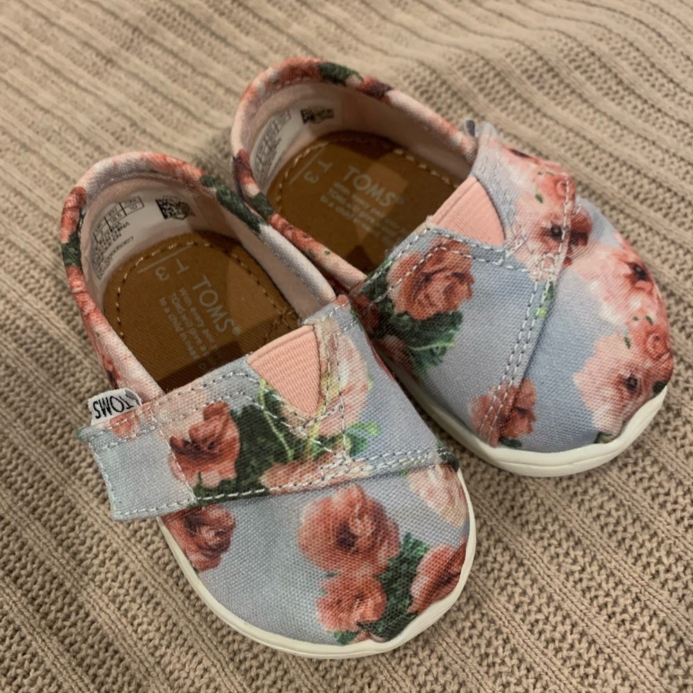 TOMS toddler shoes. Infant size 3.